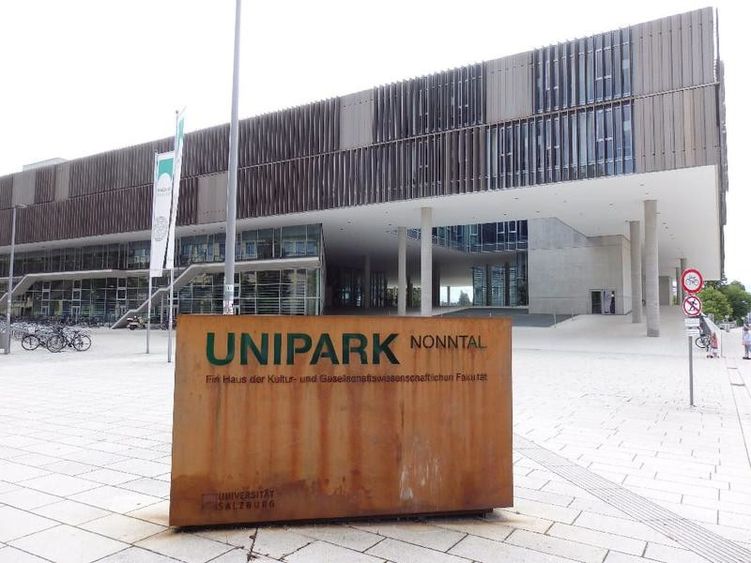 Ein Unigebäude von außen